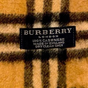 Authentic Burberry classic scarf. 100% Cashmere.